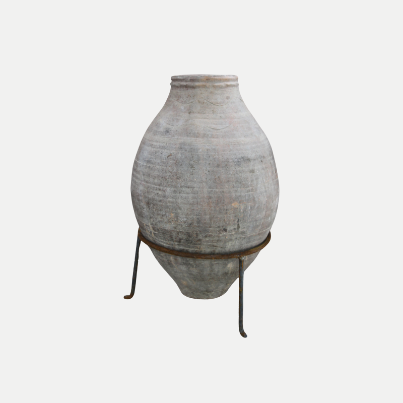 Belted Pot 13