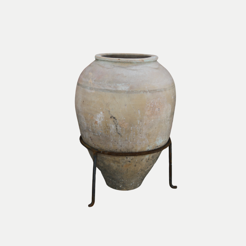 Belted Pot 11