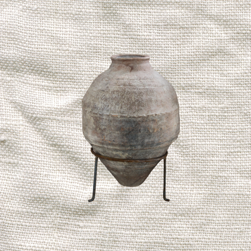 Belted Pot