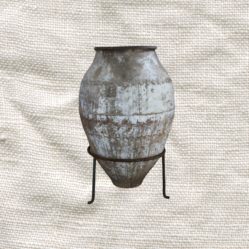 Belted Pot 16
