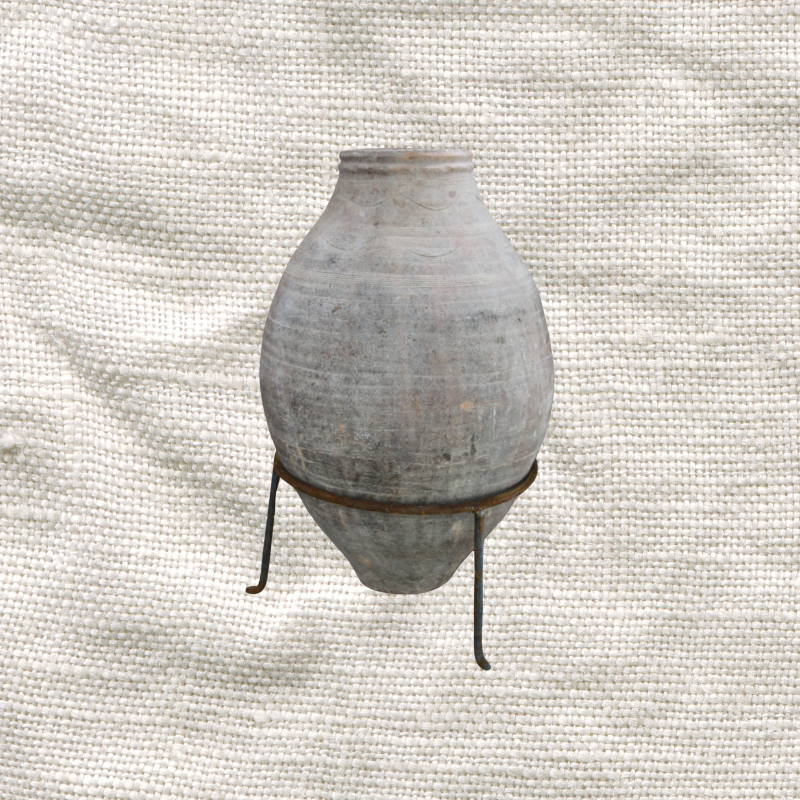 Belted Pot 13