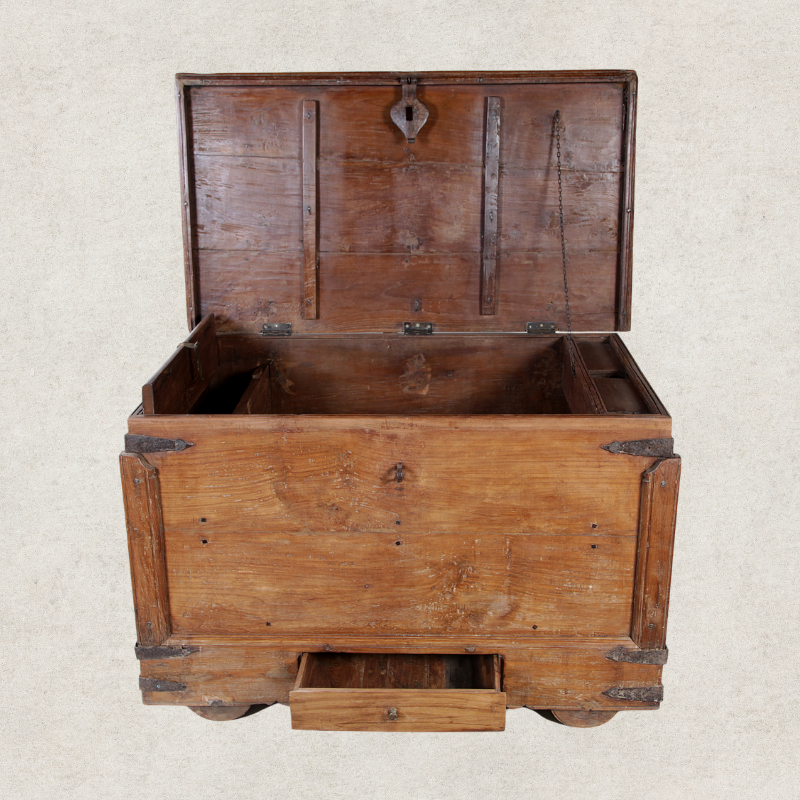 Wooden Trunk 120x70x80cm