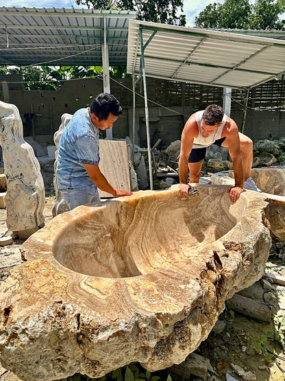 Amber Onyx Bath